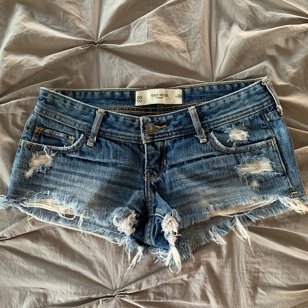 Low rise Gilly Hicks distressed jean shorts